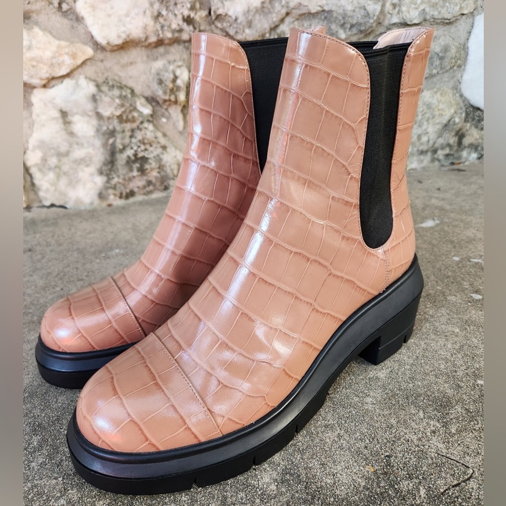 Stuart Weitzman LIKE NEW Leather Chelsea Boot Lug Boot 9.5 Tan / Peach